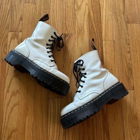 Dr Martens sz 6 white Jadon patent leather lace up boots w/ slight platform sole - Picture 7 of 8